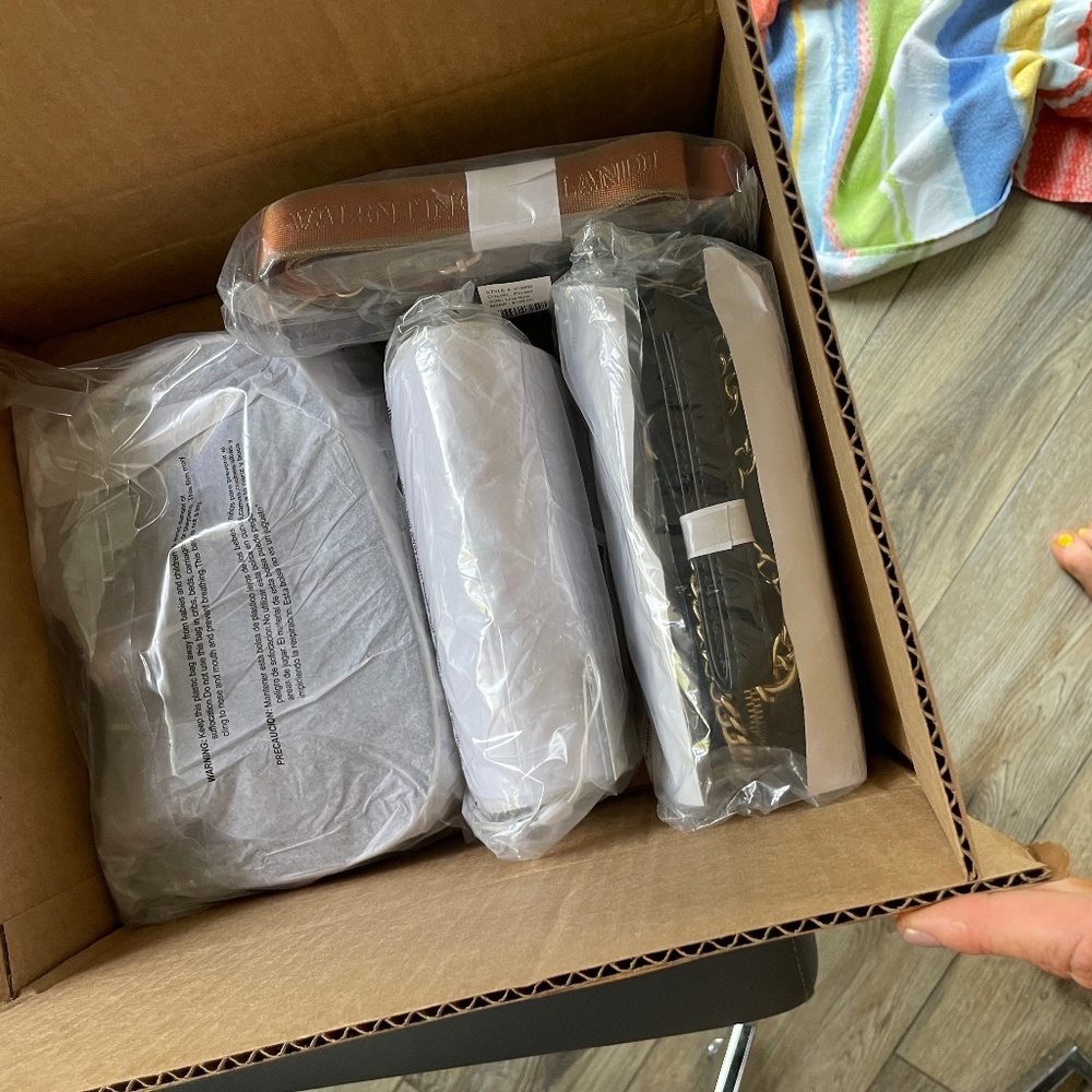 $20 RANDOM HANDBAG CONDITION UNKNOWN